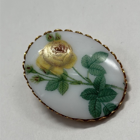 Vintage 60’s porcelain Painted Yellow Rose Bud Blossom Flower Brooch Pin floral - Picture 3 of 7